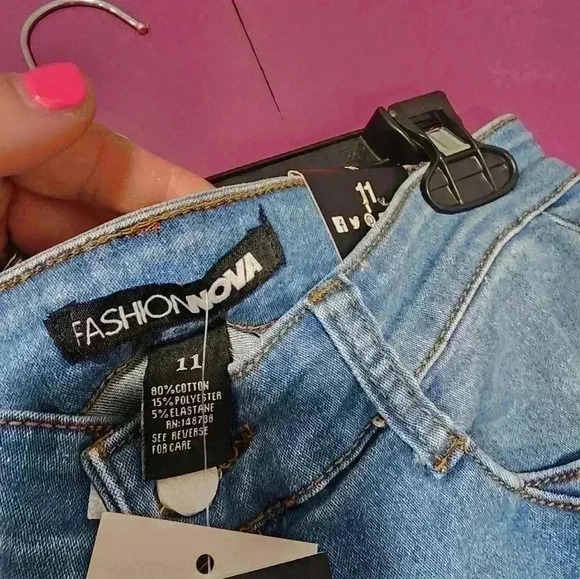 Fashin Nova Jean Pants Size 11 NEW WITH TAGS distressed Medium Blue Wash - Picture 4 of 5